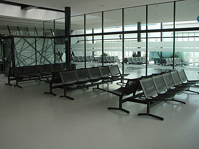 8000 BENCH 4L M, Aeroporto di Bolzano  Dolomiti, Bolzano, Italy