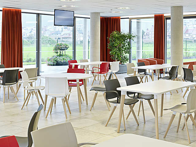 UNIVERSO FRAME CHAIR 4L LWM P, UNIVERSO FRAME CHAIR 4L LWM P, SAN SIRO MEETING TABLE LWM, SAN SIRO MEETING TABLE LWM RD, WZC De Ril, Middelkerke, Belgium