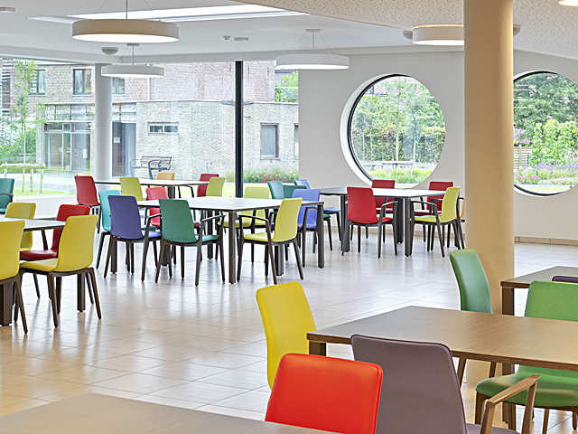 YARA FRAME CHAIR 4L UPH, YARA FRAME CHAIR 4LA UPH, PINTA MEETING TABLE SQ/RC, WZC Rustenhove, Ledegem, Belgium