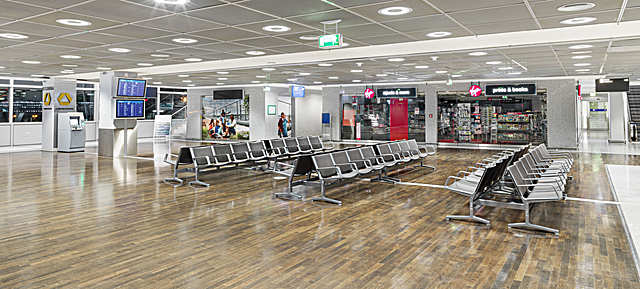 8000 BENCH 4L UPH, Frankfurt Airport, Terminal 2